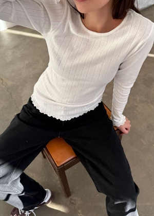Fenna o-neck pointelle bluse Off White Boii Studios 